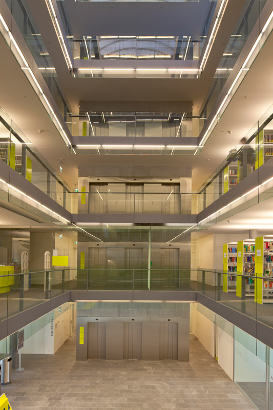Jura-Fakultät der Uni Basel, Foyer (Zwimpfer + Partner 2006-2010)